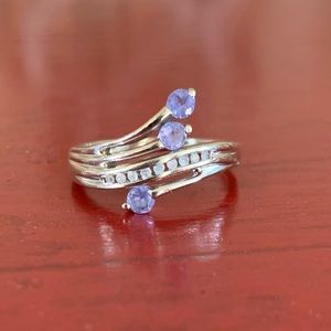 Tanzanite and diamond gold ring - size 6.5